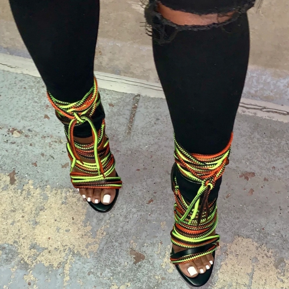 Azalea Wang size 6 multi colored shoe